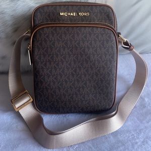 NWT Michael Kors Jet Set Travel Medium Flight Bag